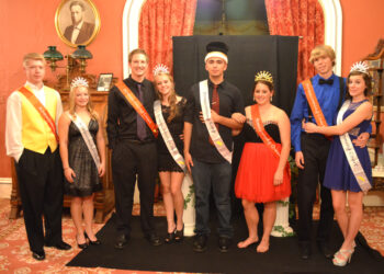 GHS blitzes Nederland 38-18 in homecoming football victory