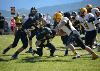 Eagles’ football team trounces Caliche 46-14