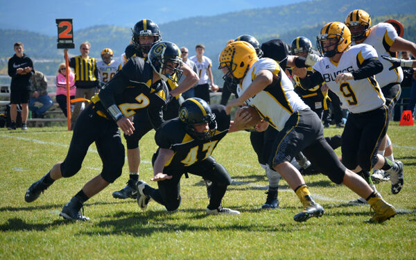 Eagles’ football team trounces Caliche 46-14