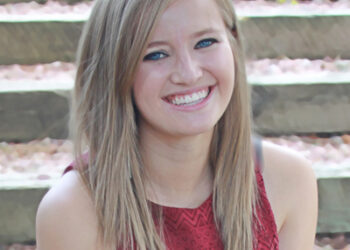 Valedictorian Rachel Schmalz advises, “Do the right thing”