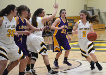 Eagles’ boys’ basketball crushes Panthers 56-52 in overtime