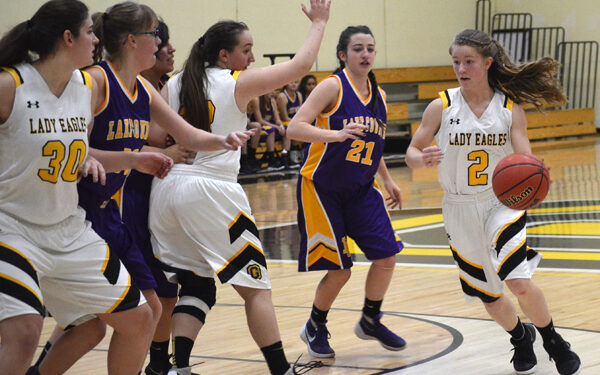 Eagles’ boys’ basketball crushes Panthers 56-52 in overtime