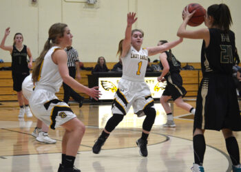 Eagles have tough sledding against the Huskies and Timberwolves