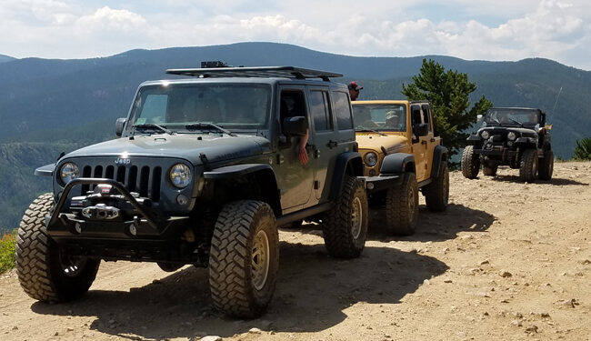 A fun Jeep trip with friends up to Rollins Pass