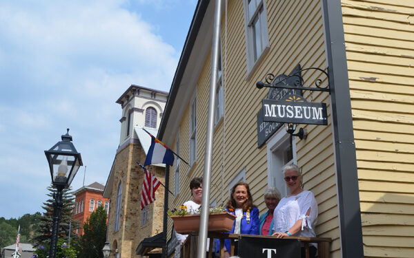 DAR presents 34-star American flag to Washington Hall