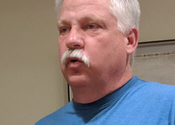 Warning drivers about narrow streets before being stuck