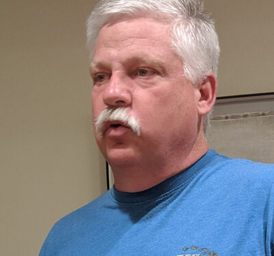 Warning drivers about narrow streets before being stuck