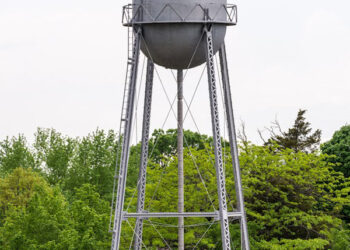 Camouflaged T-Mobile cell tower debate