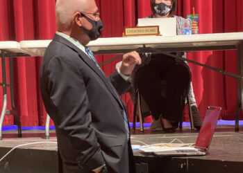 School board reviews learning options