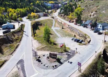 The 12.33-acre site Gregory Gulch area includes vacant land and several old structures between lower Lawrence and Gregory Streets in Central City. Gregory Street (left) is a one-way, downhill artery that takes motorists to Black Hawk. Lawrence Street heads west for travelers going to Central.