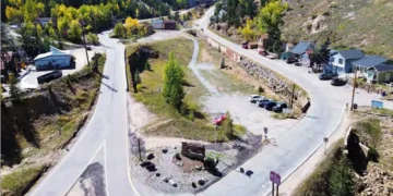 The 12.33-acre site Gregory Gulch area includes vacant land and several old structures between lower Lawrence and Gregory Streets in Central City. Gregory Street (left) is a one-way, downhill artery that takes motorists to Black Hawk. Lawrence Street heads west for travelers going to Central.